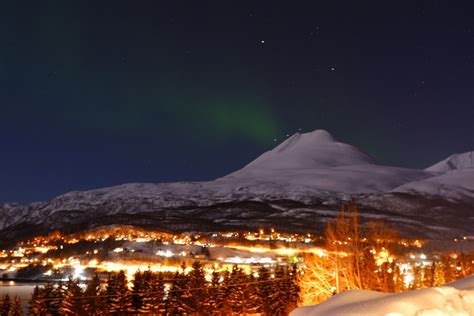 Experience the magic of the Northern Lights at Magic Mountain Lodge in Lyngne, Lyngseidet, Norway